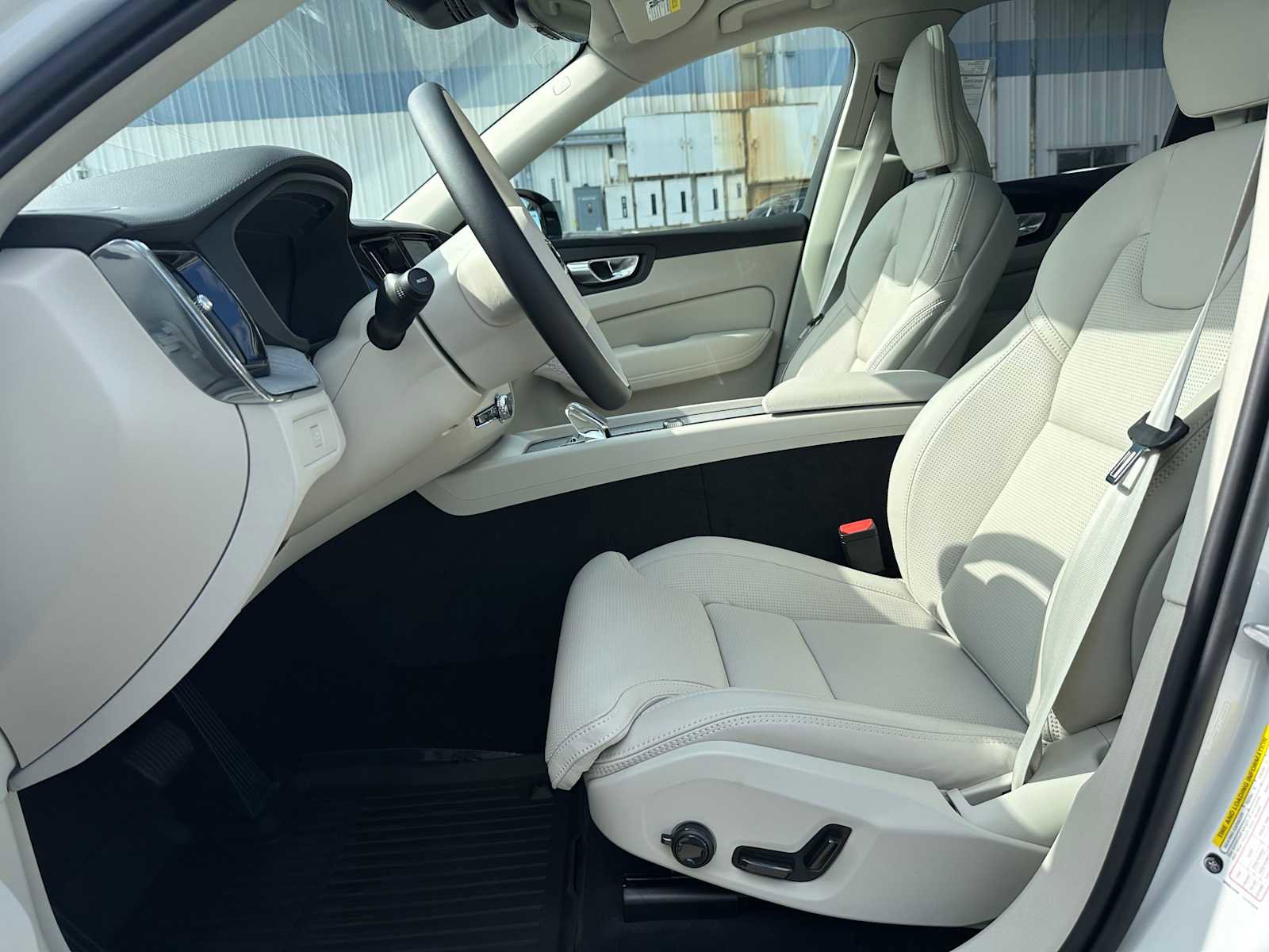 New 2025 Volvo XC60 B5 Ultra w/ Protection Package Premier image 19