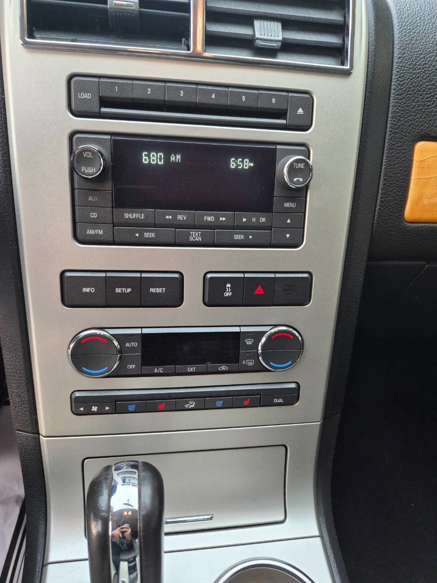 Used 2010 Lincoln MKX AWD image 22
