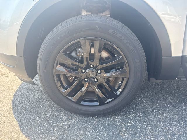 Used 2019 Ford Explorer XLT w/ Equipment Group 202A AWD/4WD image 32