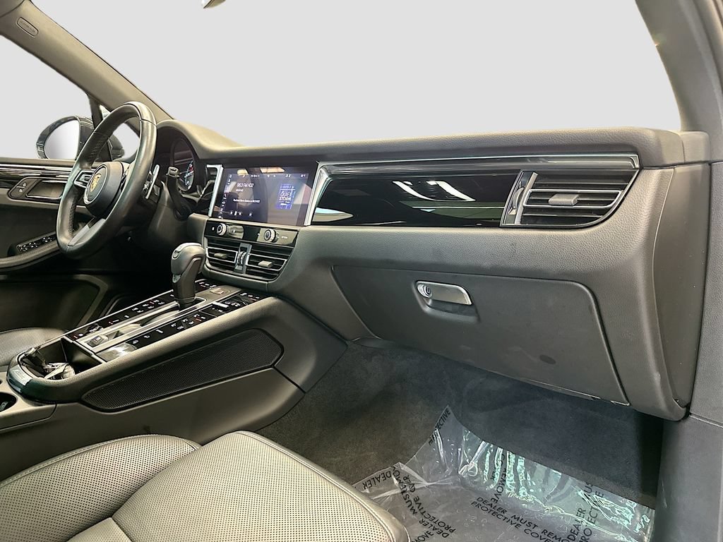 Certified 2022 Porsche Macan S AWD/4WD image 31