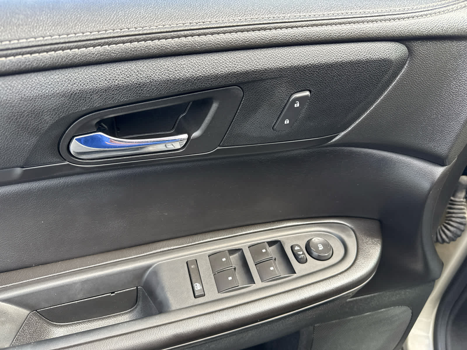 Used 2015 GMC Acadia SLE FWD image 10