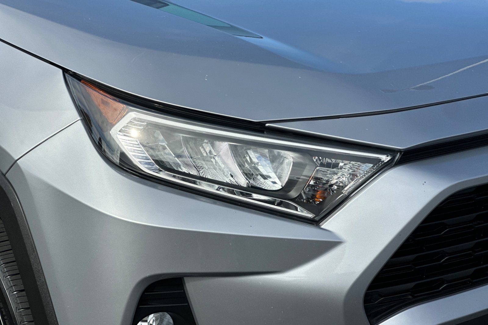 Used 2020 Toyota RAV4 XLE Premium FWD image 44