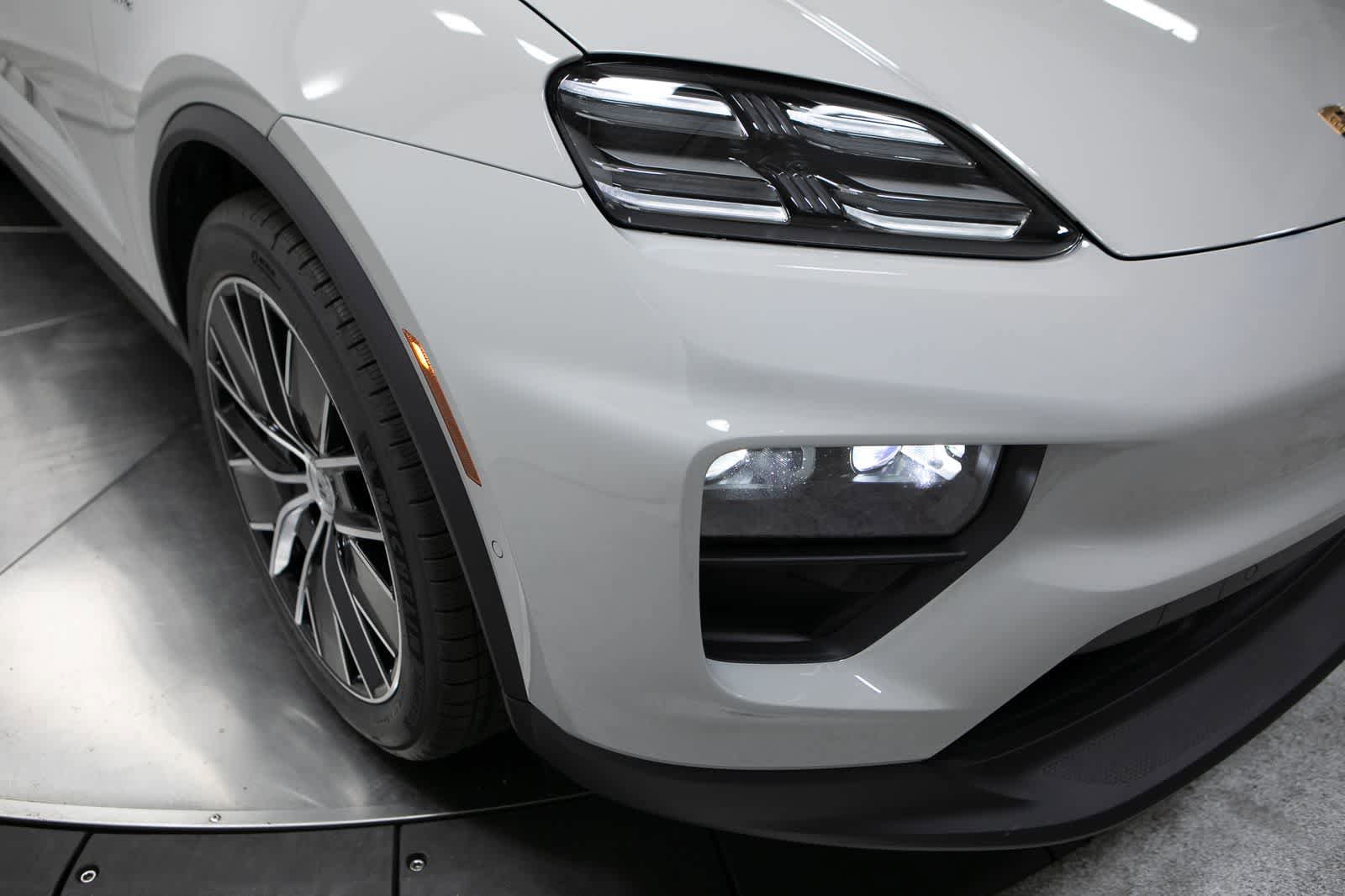 New 2026 Porsche Macan Electric RWD image 12