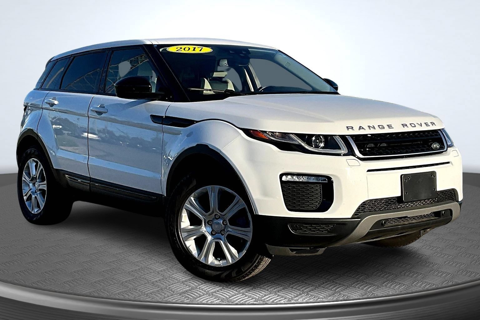 Used 2017 Land Rover Range Rover Evoque SE AWD/4WD image 3