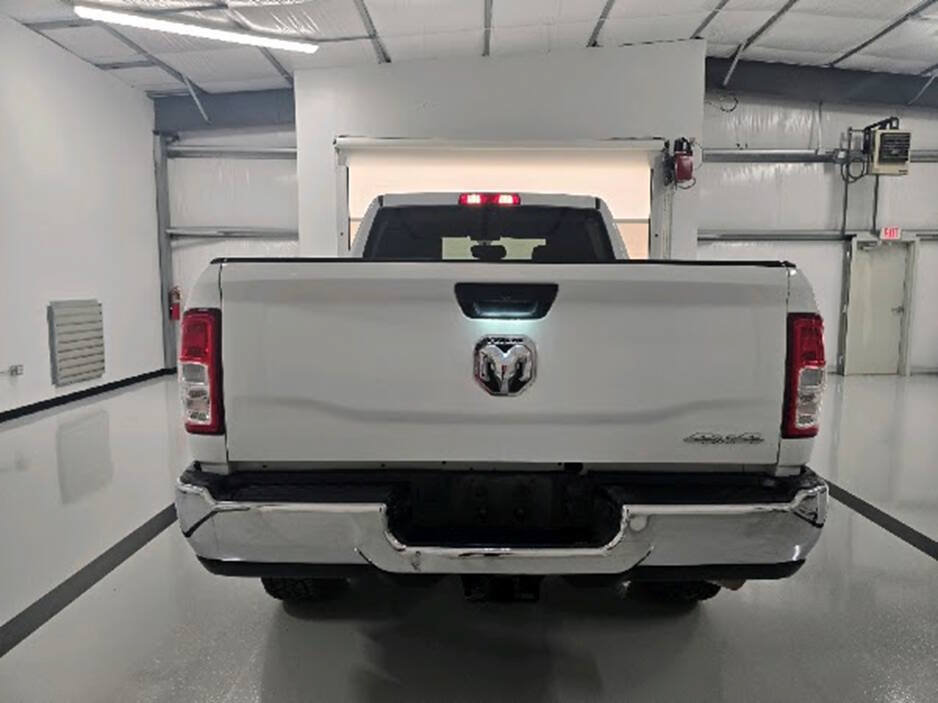 Used 2022 RAM 2500 Tradesman w/ Chrome Appearance Group AWD/4WD image 8