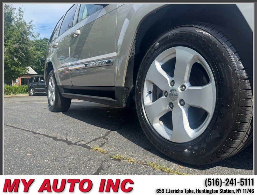 Used 2009 Jeep Grand Cherokee Laredo AWD/4WD image 8