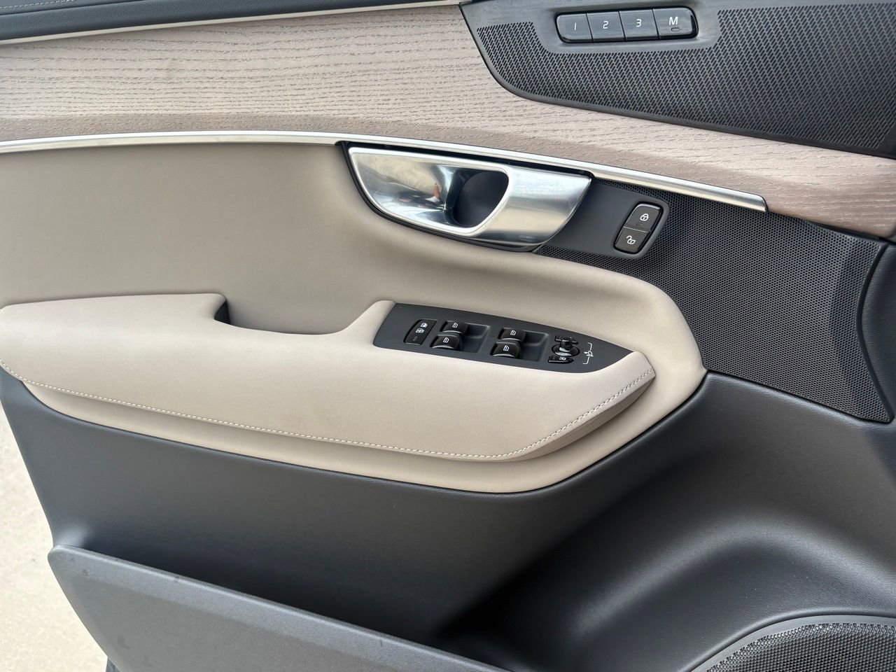 New 2026 Volvo XC90 T8 Plus w/ Protection Package Premier image 16