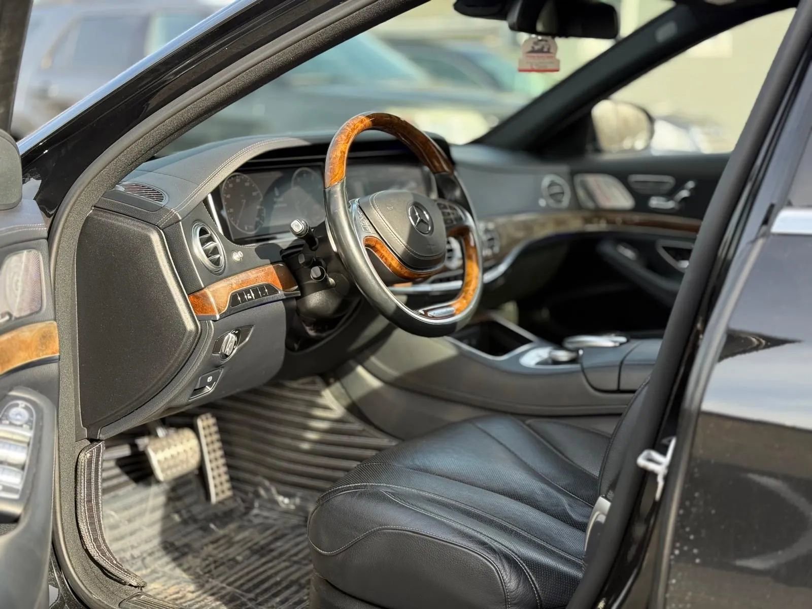 Used 2015 Mercedes-Benz S 550 4MATIC Sedan image 9