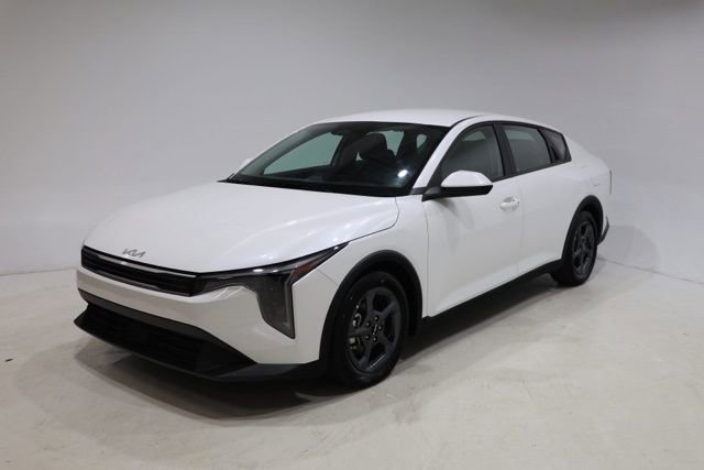 Used 2025 Kia K4 LXS image 38