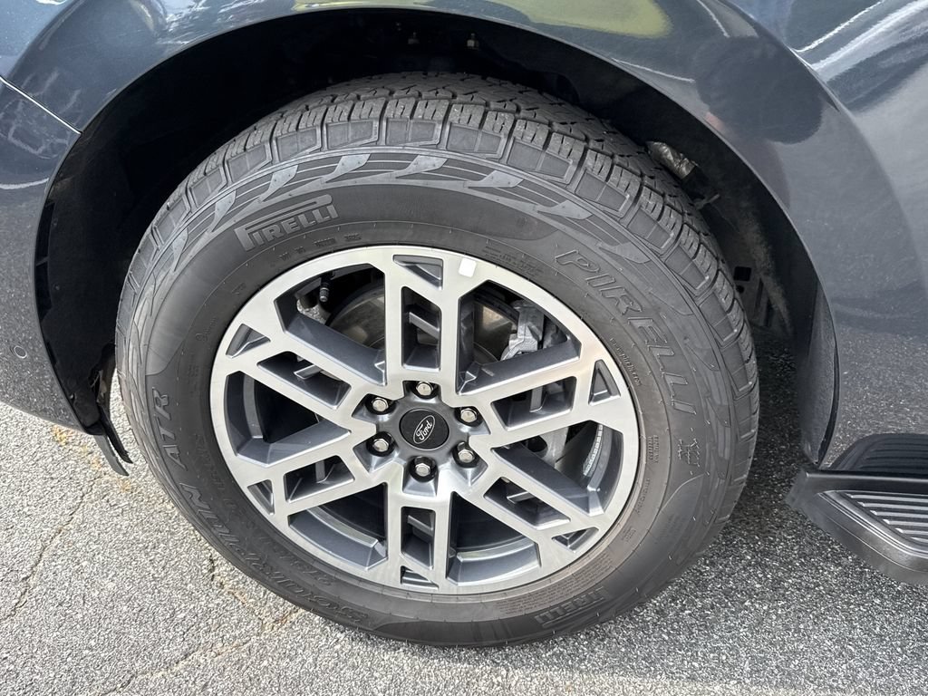 Used 2025 Ford Expedition Active AWD/4WD image 11