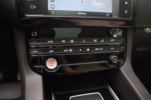 Used 2018 Jaguar F-PACE Premium AWD/4WD image 11