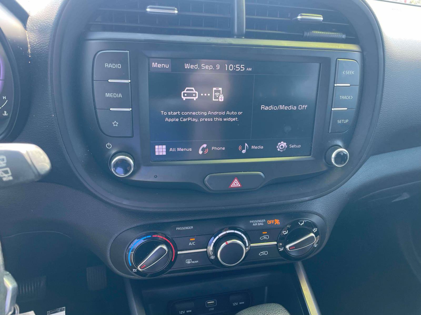 Used 2023 Kia Soul LX w/ Option Group 015 FWD image 16