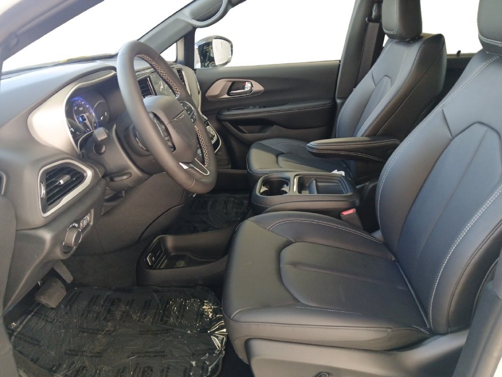 New 2027 Chrysler Pacifica LX FWD image 19