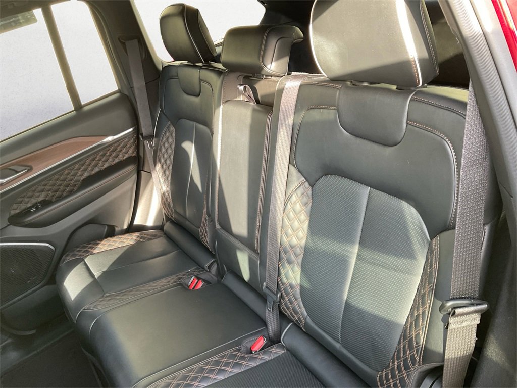 Used 2025 Jeep Grand Cherokee Summit image 9