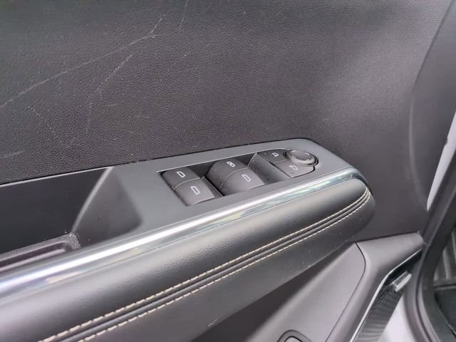 Used 2025 GMC Acadia Elevation image 17