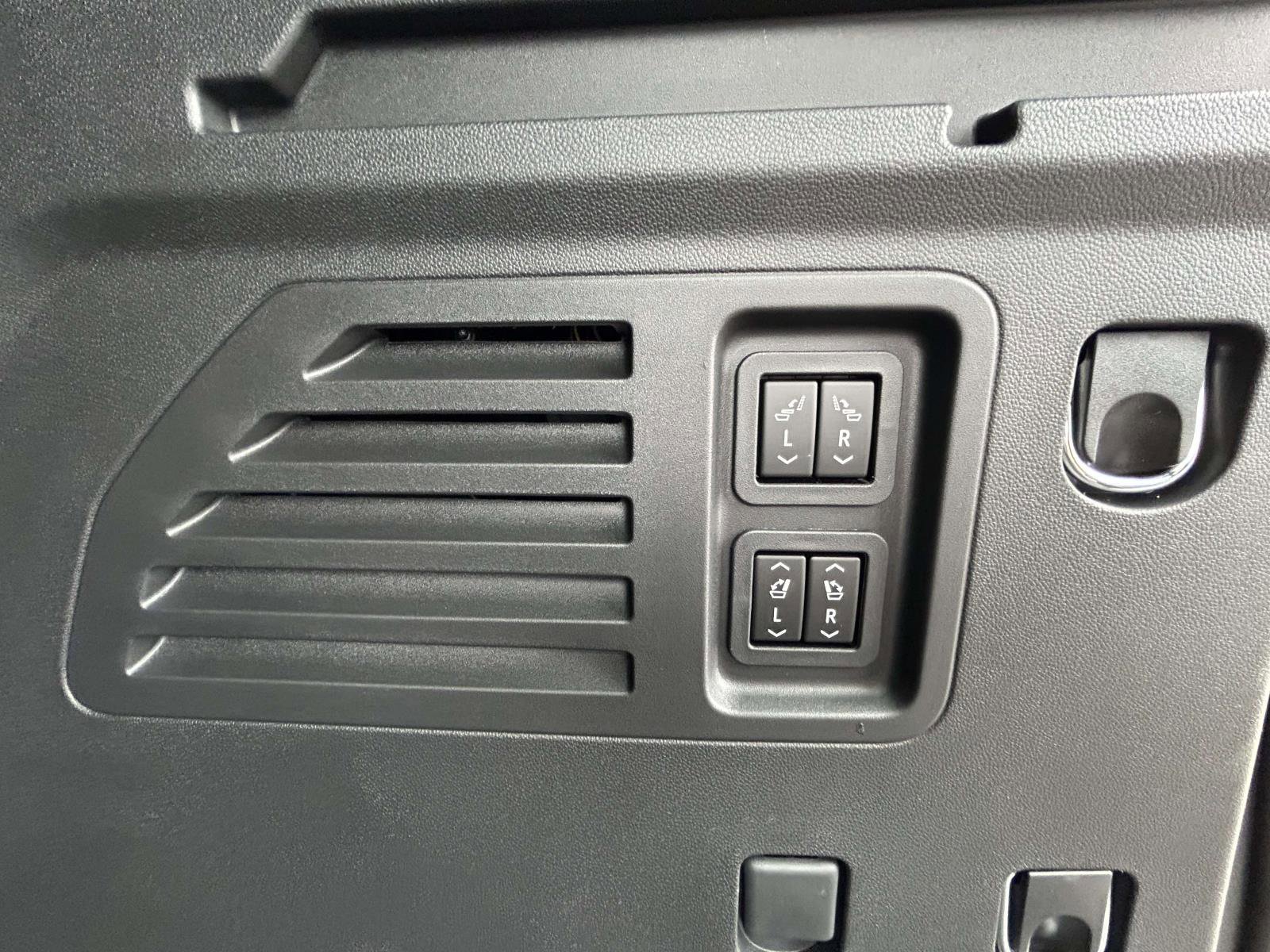 New 2026 Chevrolet Traverse RS image 18