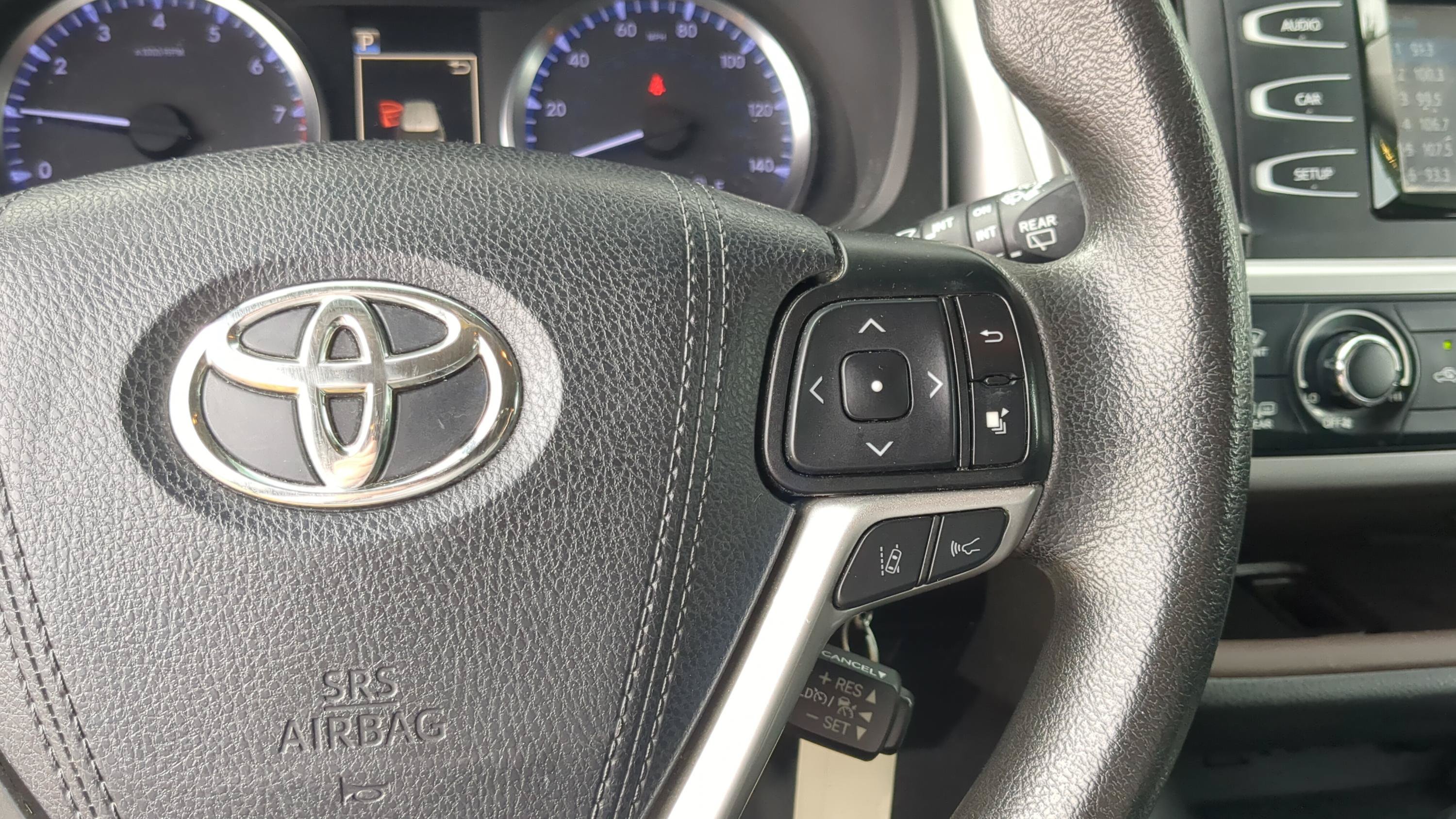 Used 2019 Toyota Highlander LE FWD image 14