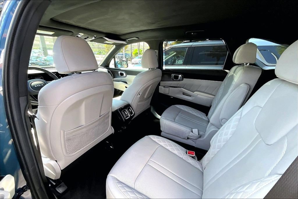 Certified 2025 Kia Sorento SX Prestige AWD/4WD image 16