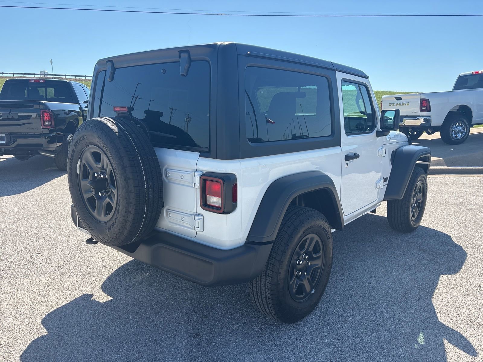 Used 2025 Jeep Wrangler Sport AWD/4WD image 6