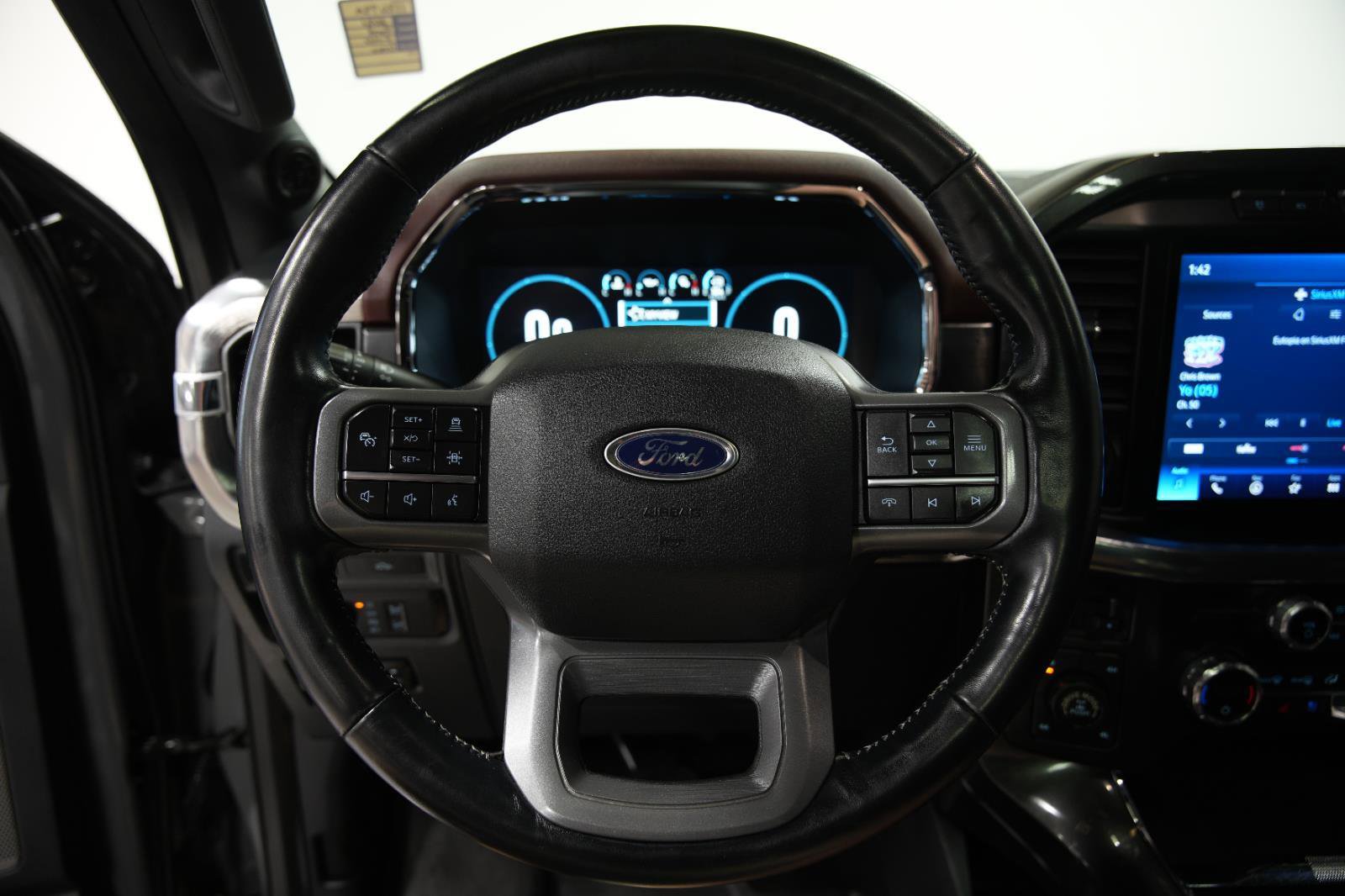 Used 2021 Ford F150 Lariat w/ Max Trailer Tow Package image 32