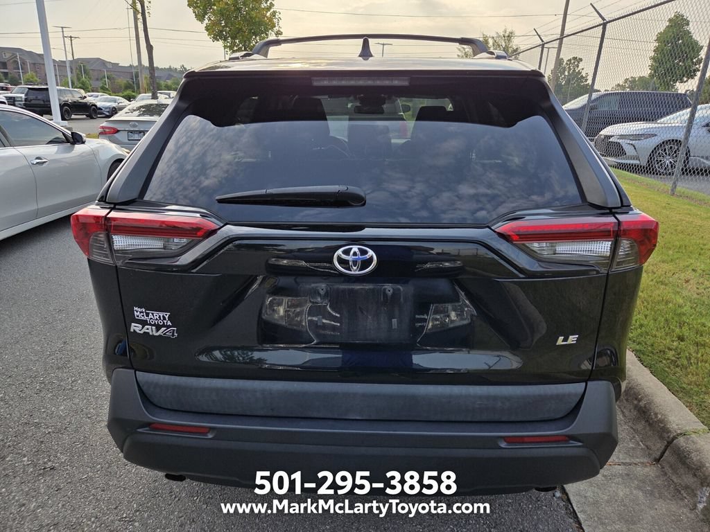 Used 2020 Toyota RAV4 LE FWD image 9