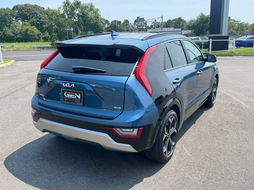 Used 2023 Kia Niro SX Touring FWD image 4