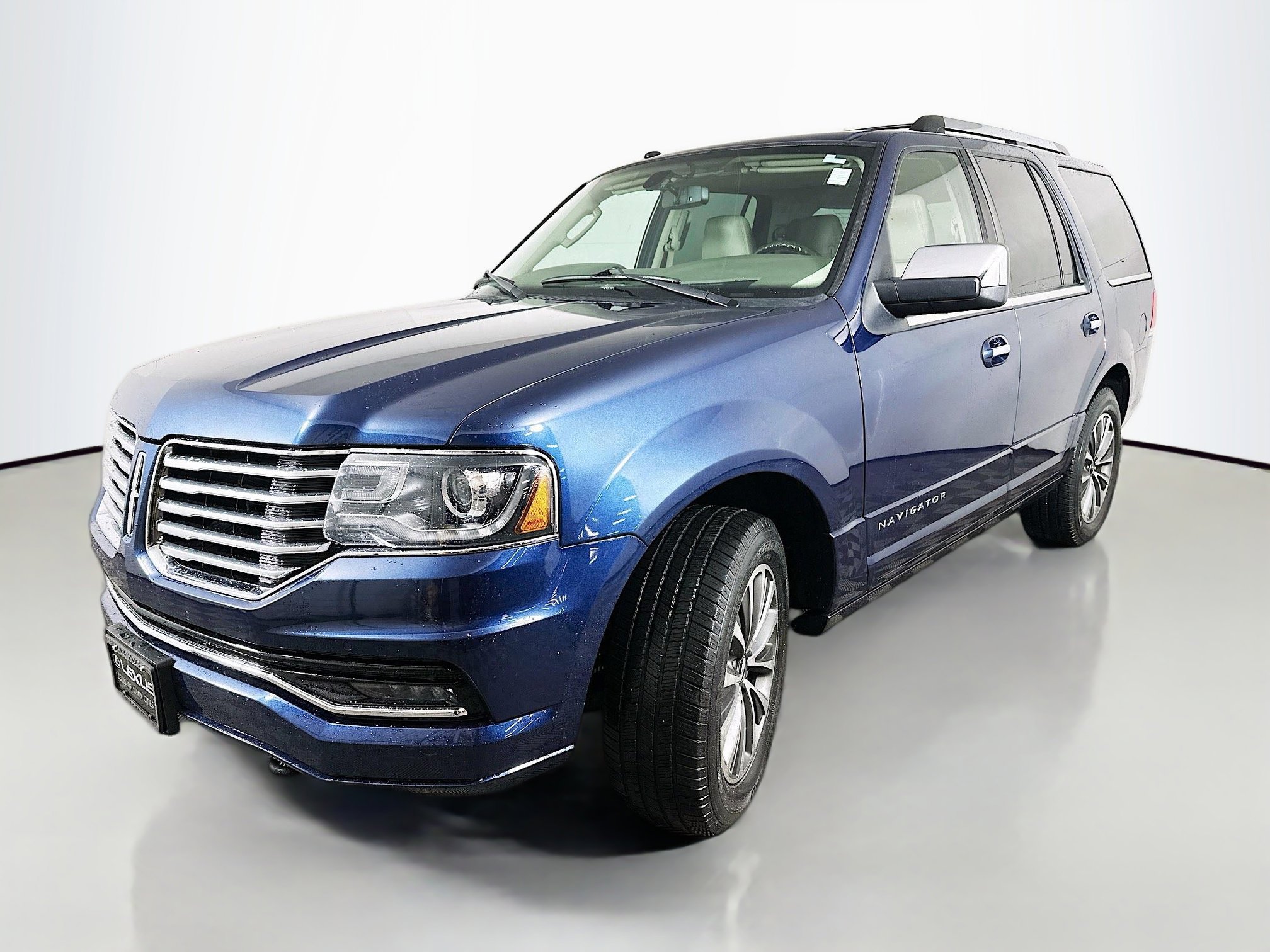 Used 2016 Lincoln Navigator Select AWD/4WD image 3