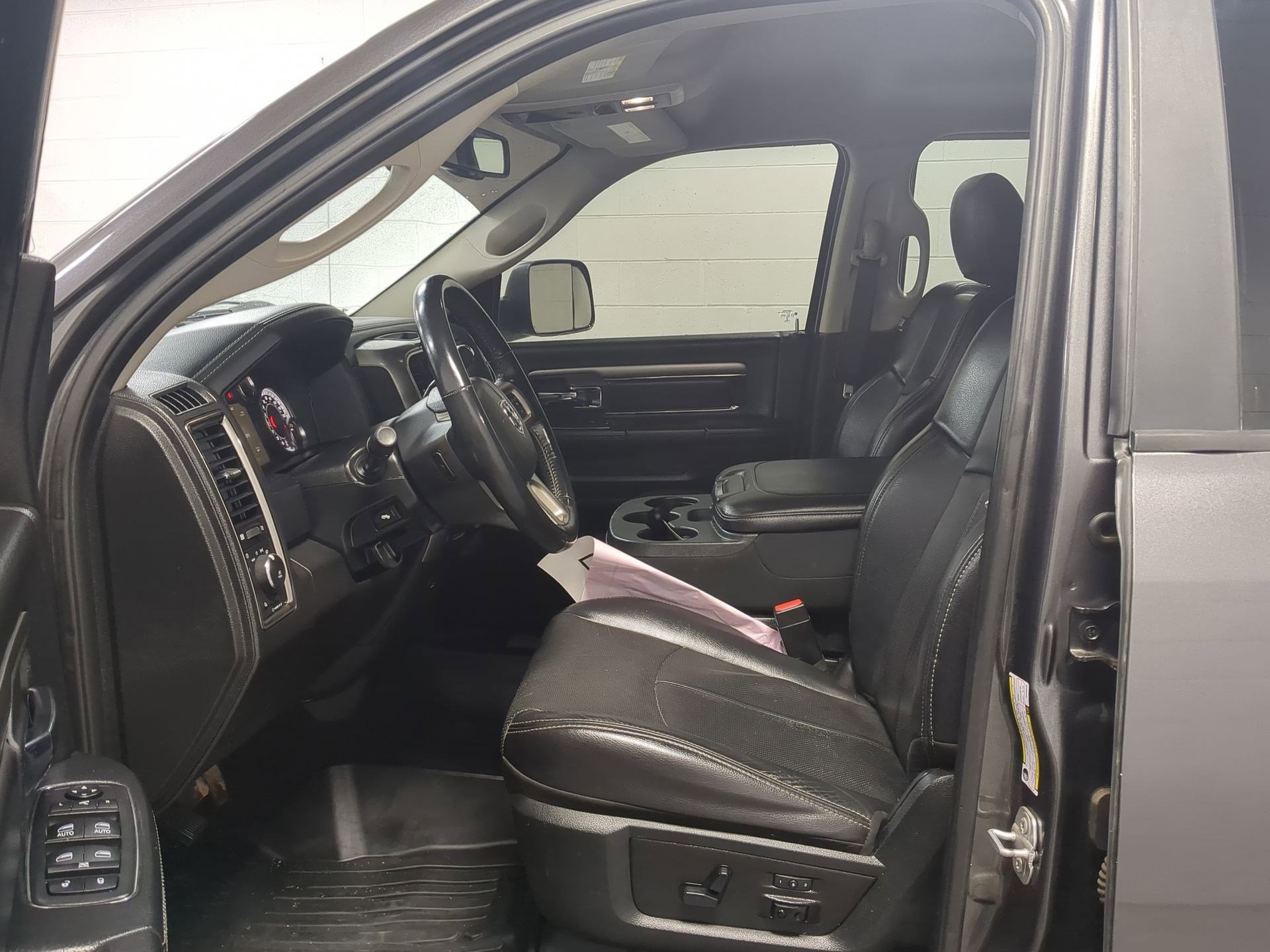 Used 2018 RAM 3500 Laramie w/ Sport Appearance Group image 18