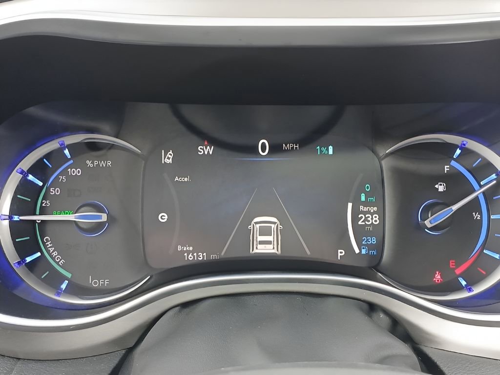 Used 2024 Chrysler Pacifica Premium image 14