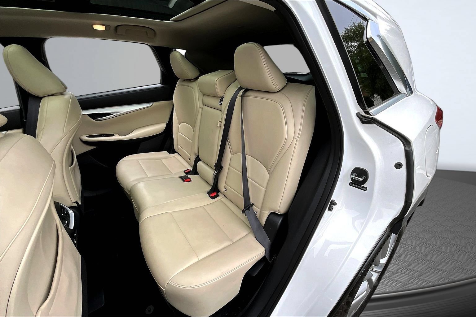 Used 2019 INFINITI QX50 Luxe w/ Navigation Package AWD/4WD image 18