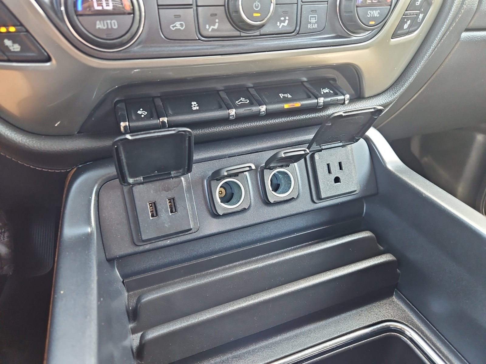 Used 2018 Chevrolet Silverado 1500 High Country AWD/4WD image 26
