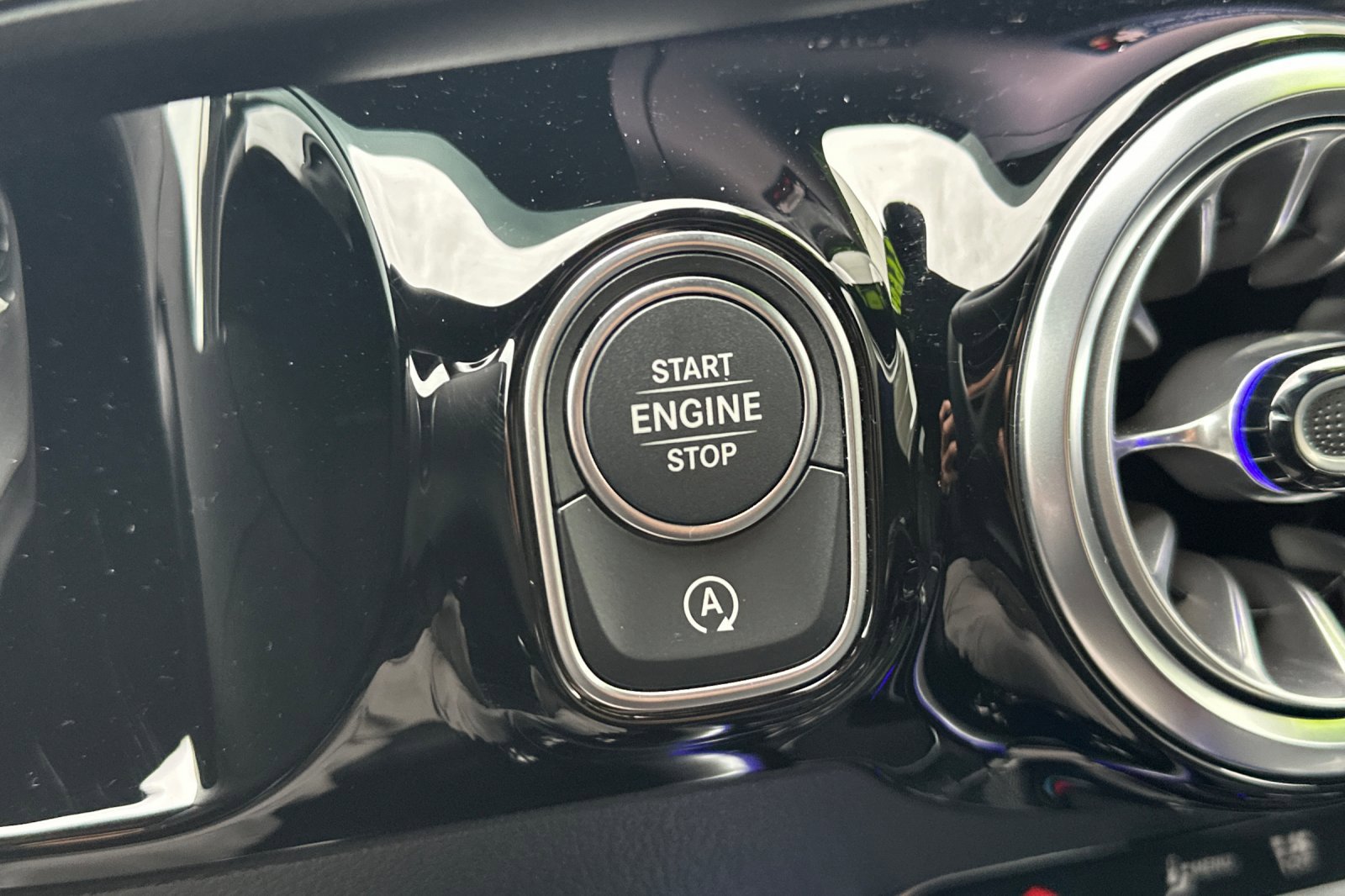 Certified 2025 Mercedes-Benz GLA 250 White image 23