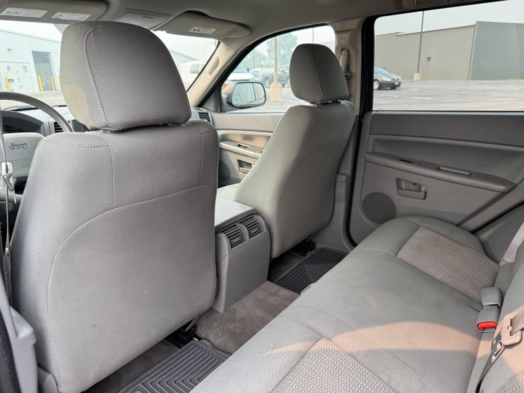Used 2007 Jeep Grand Cherokee Laredo w/ Cargo Convenience Group AWD/4WD image 26