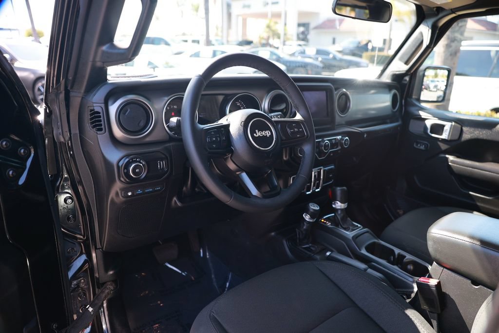 Used 2023 Jeep Wrangler Unlimited AWD/4WD image 16