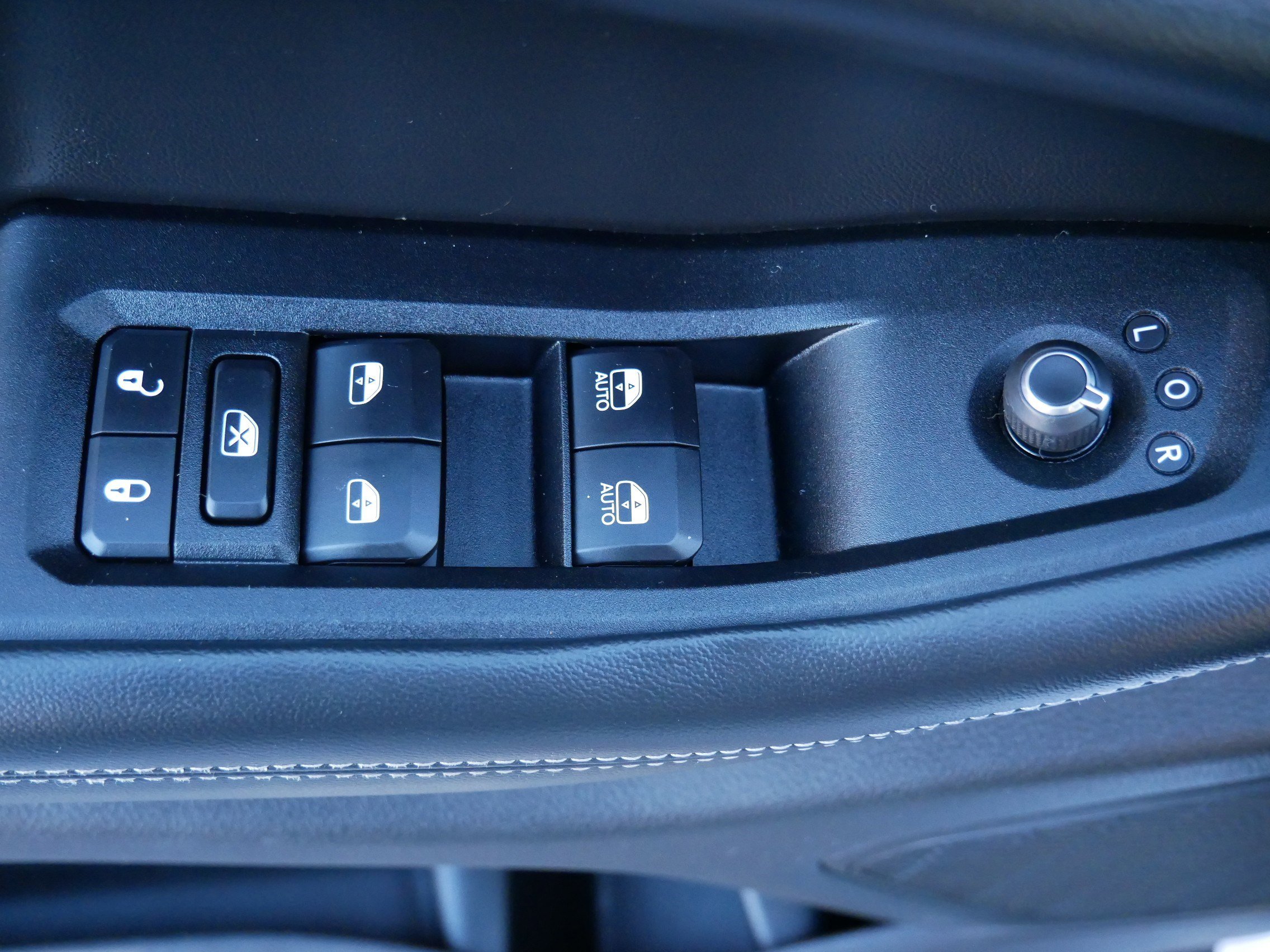 Used 2023 Jeep Grand Cherokee Laredo w/ Luxury Tech Group I image 20