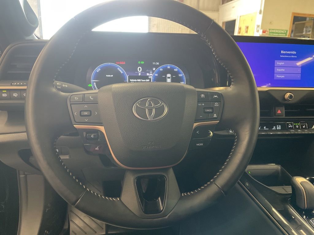 Used 2025 Toyota Crown Signia image 17
