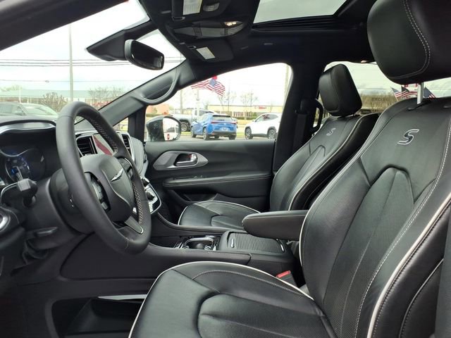 Used 2025 Chrysler Pacifica Limited FWD image 5