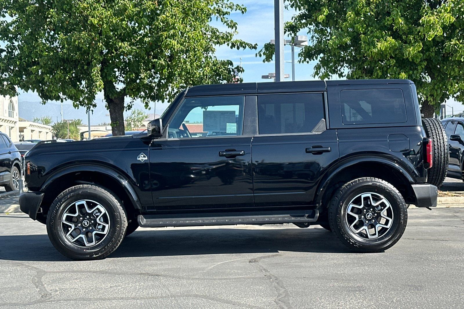 Used 2025 Ford Bronco Outer Banks image 7