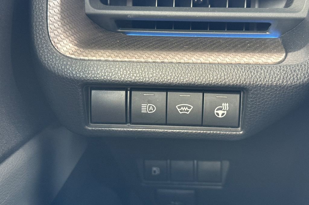 Used 2025 Toyota Prius XLE FWD image 38
