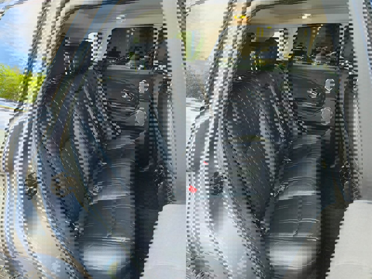 Used 2017 Land Rover Range Rover Evoque SE image 27