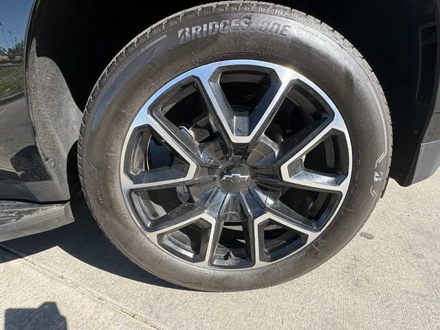 Used 2025 Chevrolet Suburban RST w/ Comfort Package AWD/4WD image 32