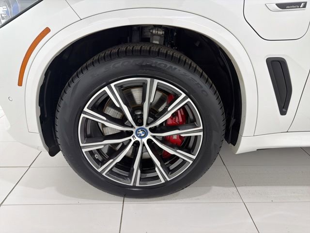 Certified 2023 BMW X5 xDrive45e w/ Executive Package image 46