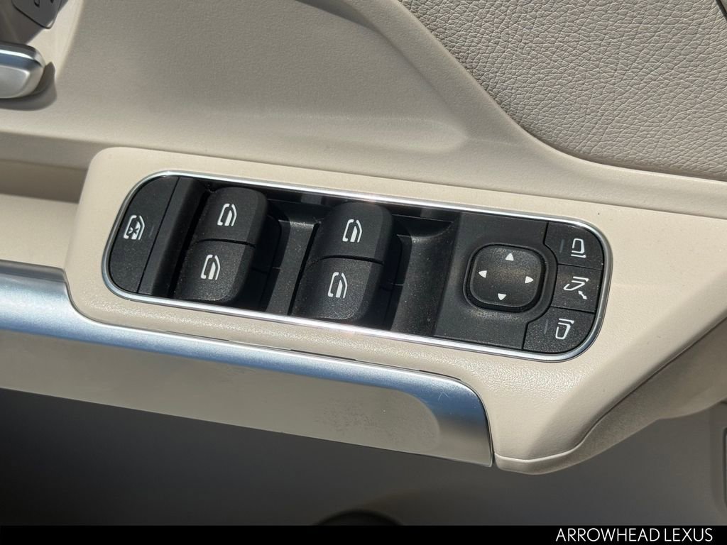 Used 2025 Mercedes-Benz GLB 250 image 23