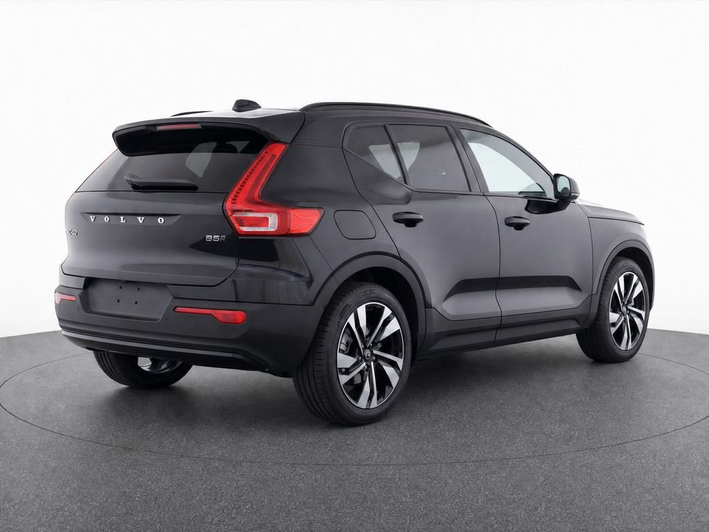 New 2026 Volvo XC40 B5 Plus w/ Climate Package AWD/4WD image 4