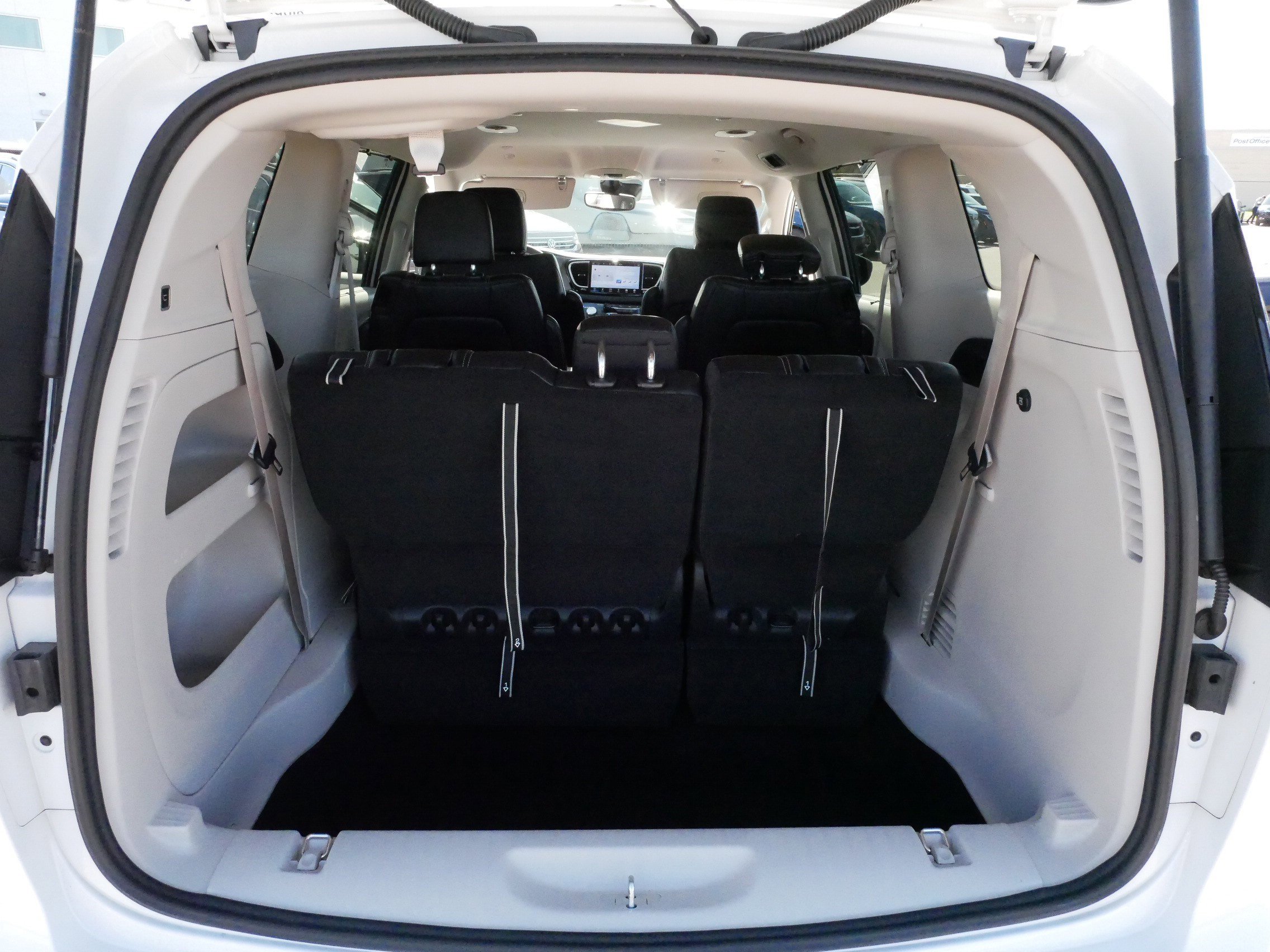 Used 2023 Chrysler Pacifica Touring-L FWD image 17