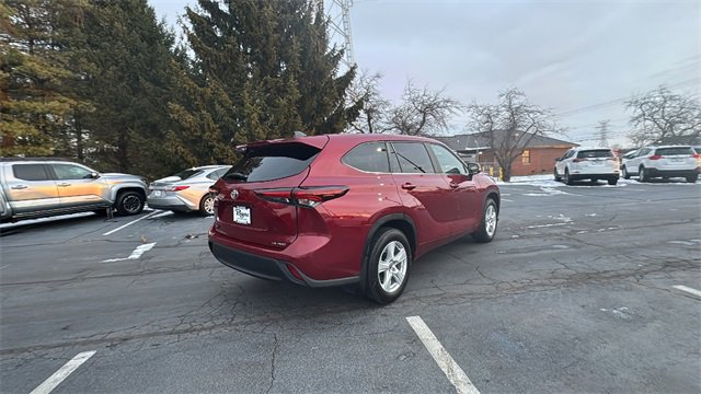 Used 2024 Toyota Highlander LE image 29