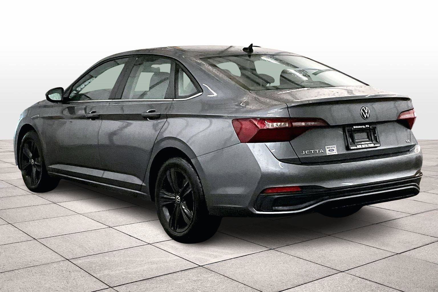 Used 2024 Volkswagen Jetta SE image 10