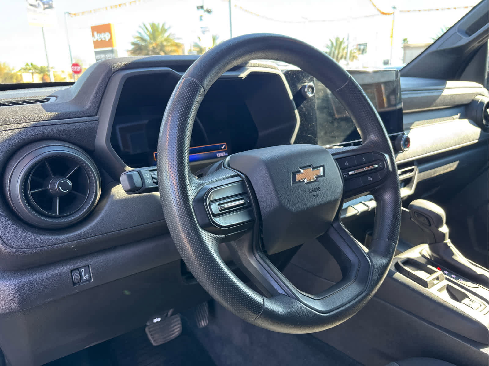 Used 2023 Chevrolet Colorado W/T image 9
