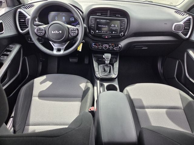 Used 2025 Kia Soul LX w/ LX Technology Package FWD image 12