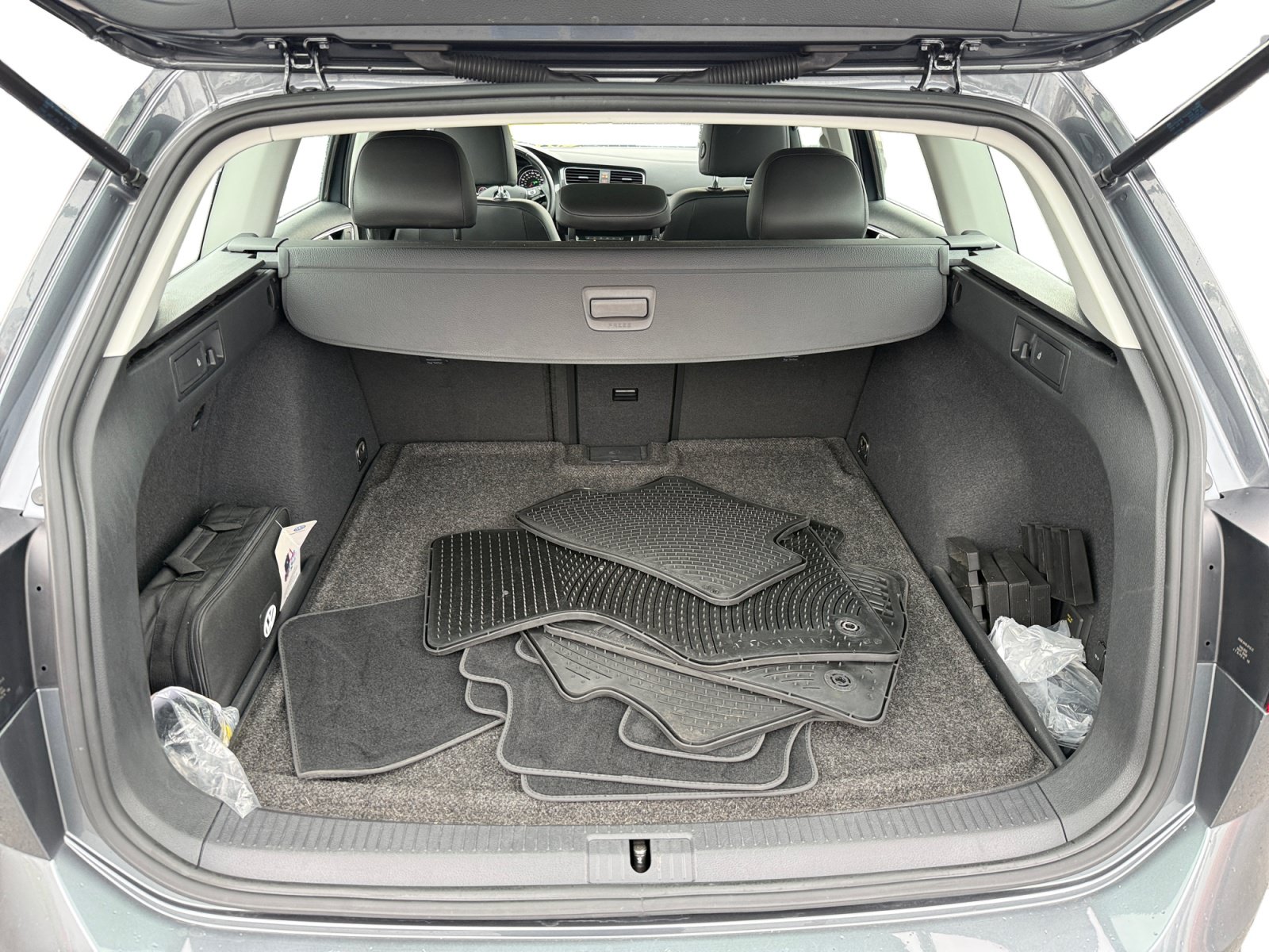 Used 2019 Volkswagen Golf Alltrack SE AWD/4WD image 17